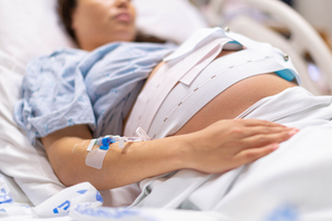 pregnant-woman-hospital-delivery-room-2201016161.jpg