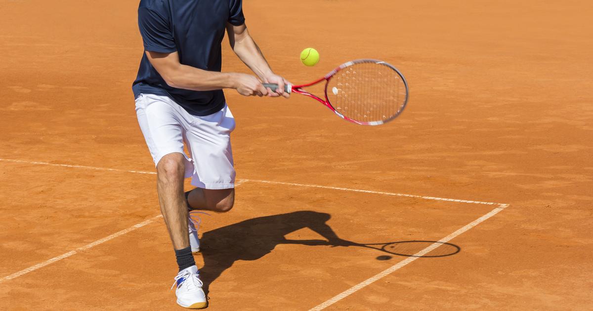 male-tennis-player-action-on-clay.jpg