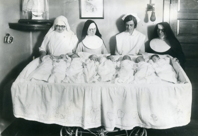 1900s Sisters with babies in Peoria
