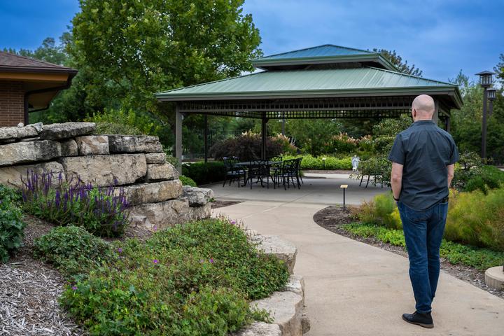 Hospice_Home_outside_garden.jpg